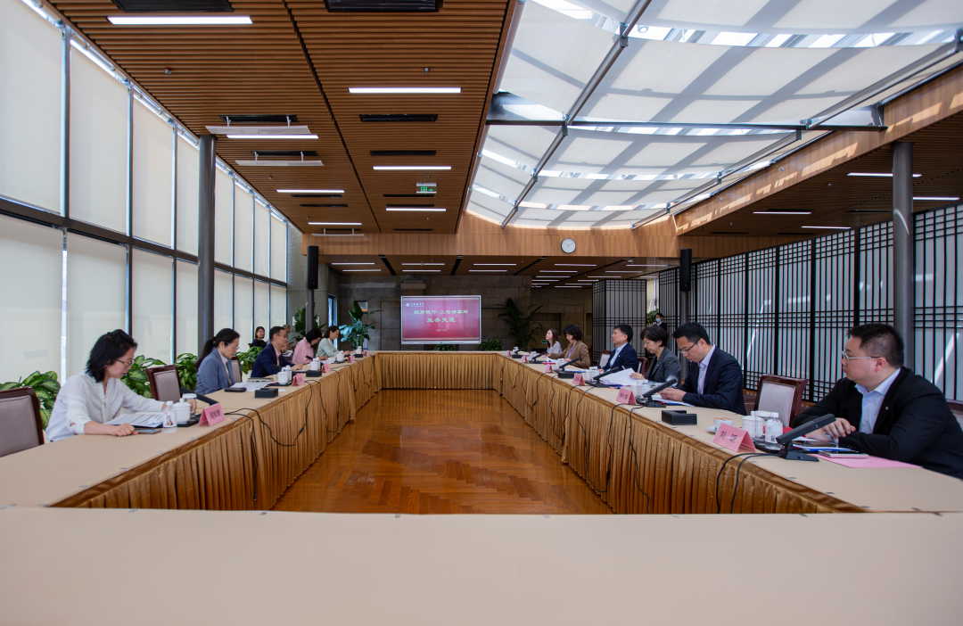 上海清算所总经理许再越会见招商银行副行长王小青一行